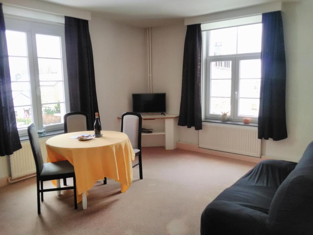 Petite Chatelaine Batiment Les Chevaliers Herbeumont Exterior foto